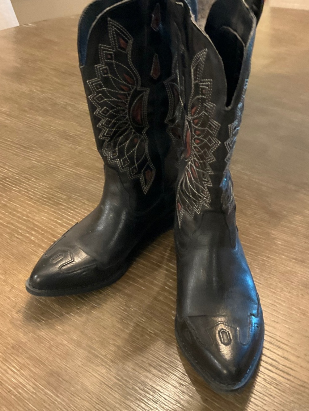 “Coconuts” black western boots